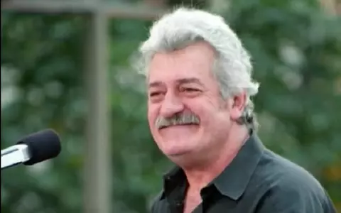 Un cântăreţ celebru a murit de cancer! A trecut prin ani de suferinţă