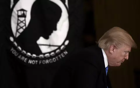 Muzeul Guggenheim și-a bătut joc de Donald Trump. I-a trimis un WC în locul unei picturi de Van Gogh