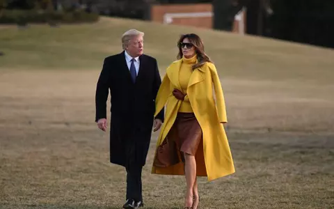 Melania Trump a eclipsat la ultima apariţie într-o ţinută galbenă! Geanta valorează aproximativ 25.000 de dolari