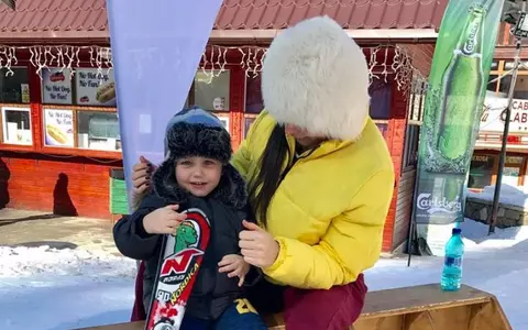 Elena Băsescu, însărcinată în şase luni, şi-a dus copiii la schi. S-a făcut remarcată - FOTO