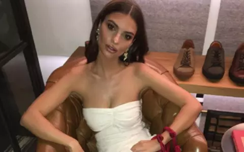 Emily Ratajkowski a pozat goală pentru soţul său. Fotomodelul are forme perfecte - FOTO