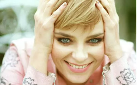 Un look de 20 de ani la peste 40. Cum reușește Gianina Corondan să fie plină de energie