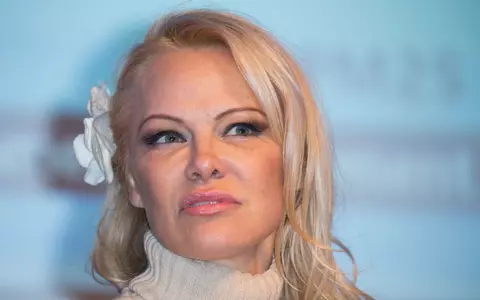 Pamela Anderson, despre relaţia intimă cu Vladimir Putin: "M-a invitat la el în cameră!"