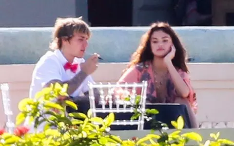 Selena Gomez și Justin Bieber s-au despărțit. Mama actriței a intervenit între ei