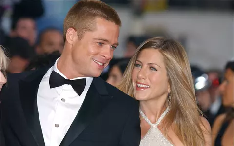 Brad Pitt și Jennifer Aniston ar forma, din nou, un cuplu. S-au dat de gol