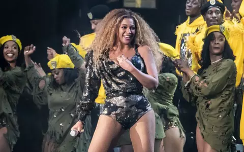 Beyonce a căzut pe scenă în fața a sute de oameni. Tot momentul a fost filmat