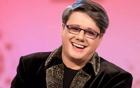 Paul Surugiu și-a înnobilat tablourile cu foiță de aur! Prin intermediul artei, Fuego investește în... oameni