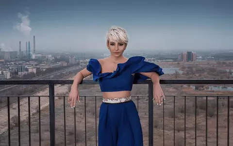 Giulia, o mamă cu stil. "Din geanta mea nu lipsesc rujul roşu, telefonul"