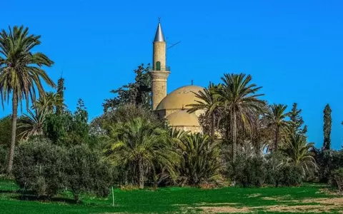 (P) Larnaca – oraș istoric cu plaje de basm
