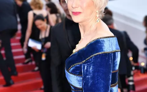 Helen Mirren a căzut în faţa fotografilor, la Cannes. Actriţa s-a accidentat uşor - FOTO