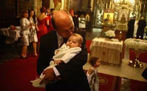 Traian Băsescu anunță când se va naște al treilea copil al Elenei
