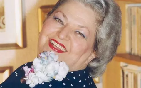 Draga Olteanu Matei a împlinit 85 de ani!