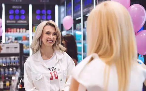 Cum s-au distrat vedetele la un eveniment de beauty: 20 de fotografii care te vor face să zâmbești