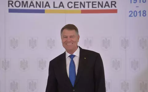 Cât costă tricoul purtat de Klaus Iohannis la plimbarea pe bicicletă. Preşedintele a celebrat Centenarul -FOTO