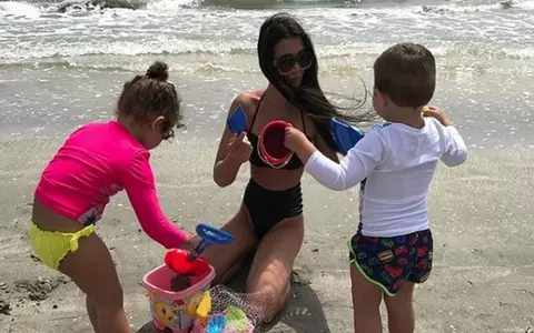 Elena Băsescu a dus-o pe Anastasia la piscină. Și-a reluat activitățile la doar o săptămână după ce a născut