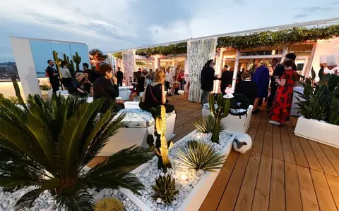 Locul de întâlnire al cineaștilor prezenți la Festivalul de Film de la Cannes - Mouton Cadet Wine Bar