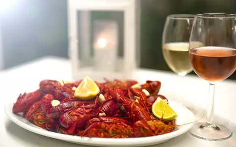 Delicatese care nu îngrașă. Rețeta de raci în sos de vin