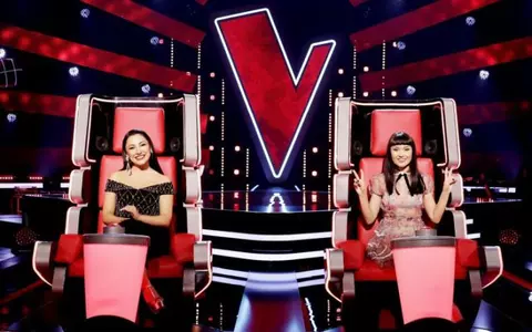 Andra şi Irina Rimeş, primele imagini pe scaunele de la Vocea României. "Este o experienţă inedită!"