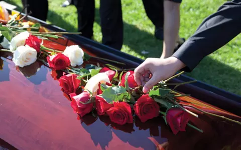 (P) Ce se poartă în materie de servicii funerare pentru o plecare demnă pe drumul fără de întoarcere
