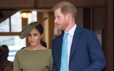 Meghan Markle, apariție răvășitoare la botezul Prințului Louis. Ce bine îi stă Ducesei de Sussex în oliv!