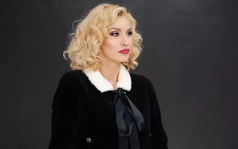 Alina Ionescu, de la "Bravo, ai stil", prezintă emisiunea "Agenda Cerbul de Aur"