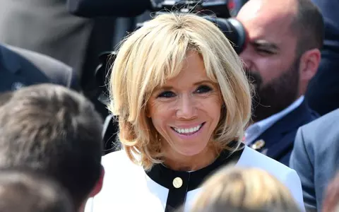 Cum arată Brigitte Macron în costum de baie la 65 de ani. Prima Doamnă a Franţei n-a scăpat de ochii curioşilor