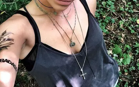 Giulia și fetița ei, asortate din cap până în picioare! Cele două s-au bucurat de vremea de pe litoral