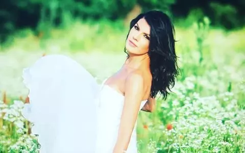 Irina Nicolae, în costum de baie la 4 luni de când a născut. Proaspăta mămică se relaxează la plajă