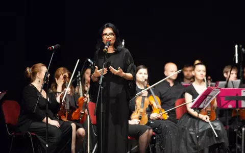 Ozana Barabancea a întinerit. La 49 de ani, soprana se mândreşte cu transformarea sa