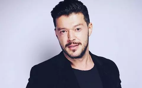 Cu cine vorbește Victor Slav prin mesaje, zi și noapte
