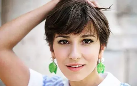 Dana Rogoz, ținta unui atac în social media: ”Ai urechi mari, nas mare, dinți strâmbi, cearcăne”. Reacția vedetei este de nota 10!