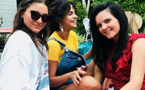Selena Gomez și-a făcut același tatuaj ca și prietenele ei. Ce semnifică acesta