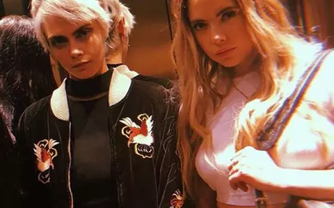Ashley Benson confirmă relația cu Cara Delevingne printr-un scurt comentariu pe Instagram