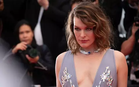 Imagini greu de privit cu frumoasa Milla Jovovich. A apărut cu fața plină de vânătăi și zgârieturi. Soțul ei este responsabil