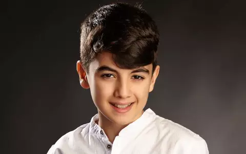 Îţi aduci aminte de OMAR, câştigătorul primului sezon"Next Star"? Cântăreţul a lansat o piesă în arabă şi spaniolă