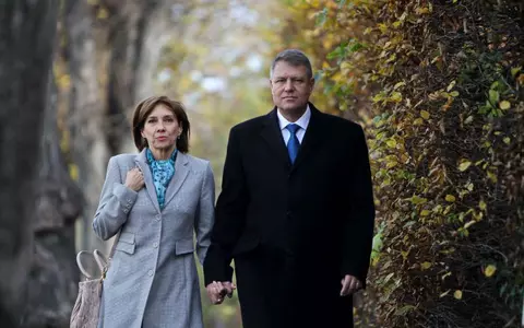 Carmen Iohannis a împlinit 58 de ani. Cum a evoluat stilul Primei Doamne