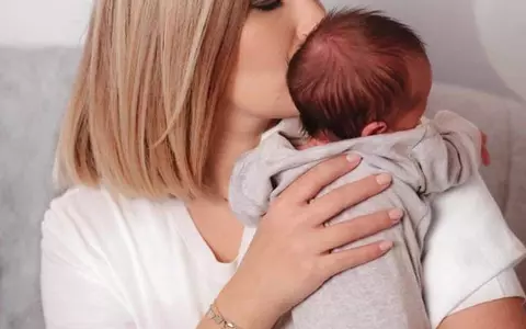 Ela Crăciun alăptează şi merge la evenimente mondene. Iată care este meniul său zilnic după cea de-a treia sarcină