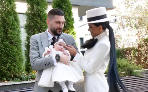 Primele imagini de la botezul fetiței Adelinei Pestrițu. Cei doi părinți și Zenaida Maria au strălucit / FOTO&VIDEO
