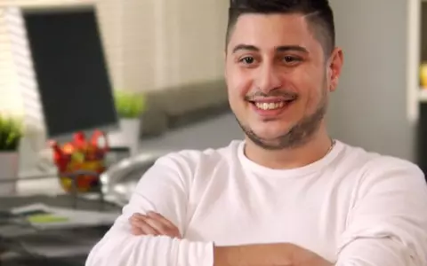 Unde lucrează Răzvan de la Insula iubirii. Imaginea cu concurentul la locul de muncă a devenit virală