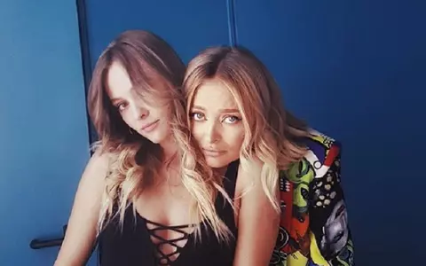 Sora Deliei, fără sutien şi cu burtica la vedere. Oana e însărcinată în şase luni