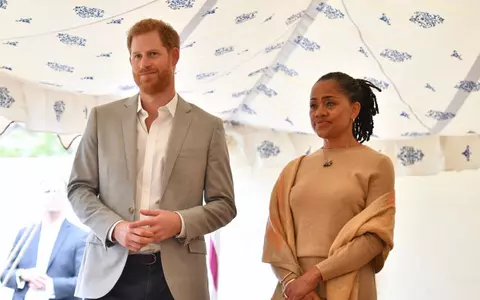Regina Angliei a încălcat protocolul! Mama lui Meghan Markle a fost invitată de Elisabeta a II-a, de Crăciun, alături de familia regală