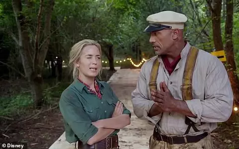 Un nou scandal la orizont? Dwayne “The Rock” Johnson, plătit cu 13 milioane de dolari mai mult decât Emily Blunt pentru rolul principal!