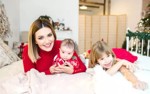 Ela Crăciun, despre primul Crăciun în trei. Au făcut o şedinţă foto lângă brad