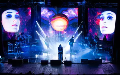 Irina Rimes și Maia Morgenstern, pe aceeași scenă. Artista a lansat cartea-album „COSMOS”
