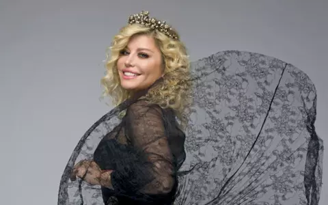 Loredana Groza ridică temperaturile în plină iarnă: a afișat un decolteu impresionant la un eveniment