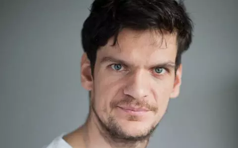 Prima dragoste a lui Tudor Chirilă. S-a iubit cu o actriță celebră datorită căreia a compus piesa "Nu am chef azi"
