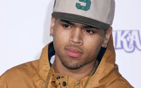 Chris Brown a fost arestat. Artistul a fost acuzat de viol