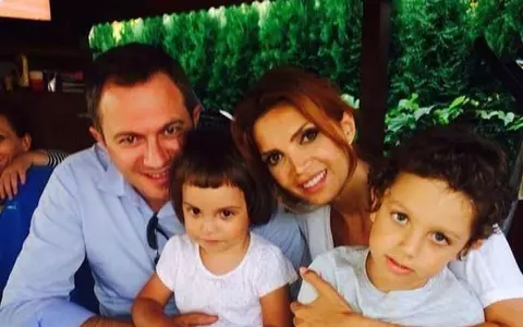 Motivul pentru care Cristina Spătar a plecat din casa fostului soţ. Vedeta locuieşte cu copiii într-un apartament modest