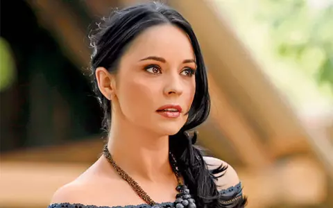 Fotografie rară. Cum arăta Andreea Marin la 20 de ani, când prezenta "Țara lui Piticot". E aproape neschimbată!