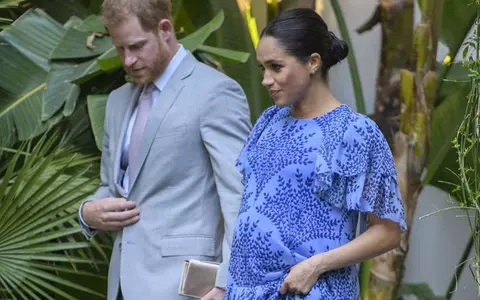 Meghan Markle, într-o rochie de 12.000 de lei în Maroc. Ducesa de Sussex poartă ținute de podium